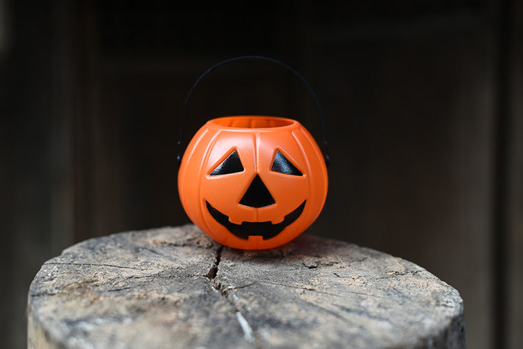 Medium Halloween pumpkin shaped plastic bucket 14cm